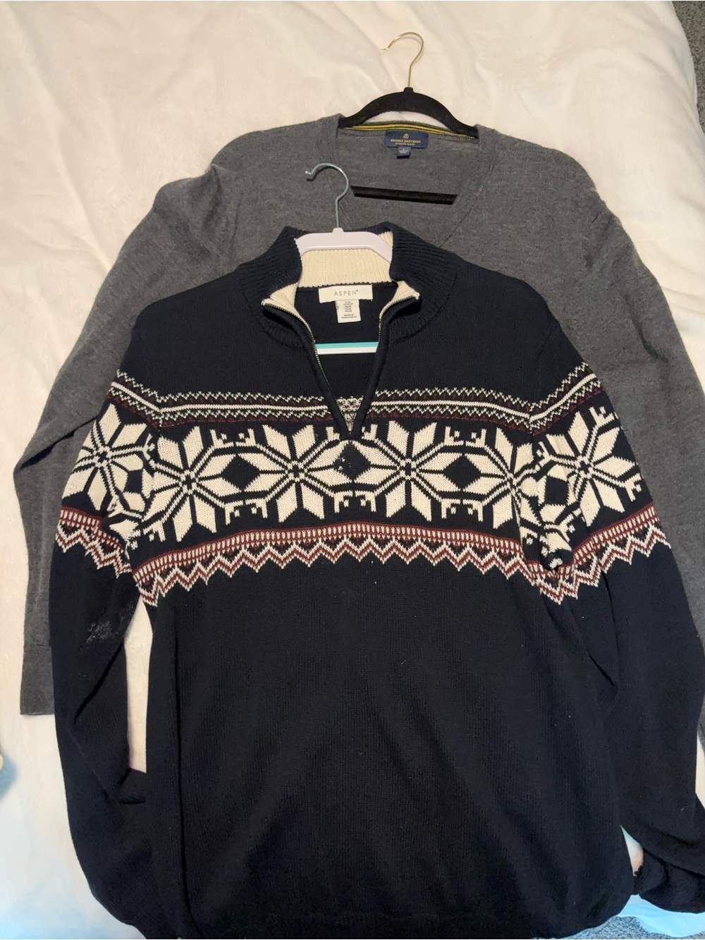 Lot of 2 men’s sweaters M/L